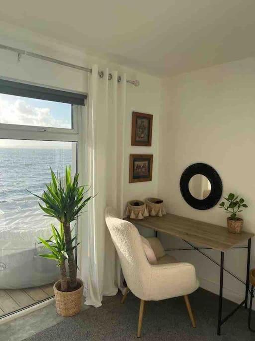 Relax With Spectacular Views And Hot Tub Kircubbin Exterior foto